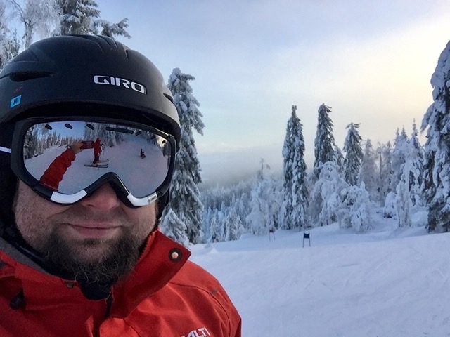 Kolilla laskettelemassa